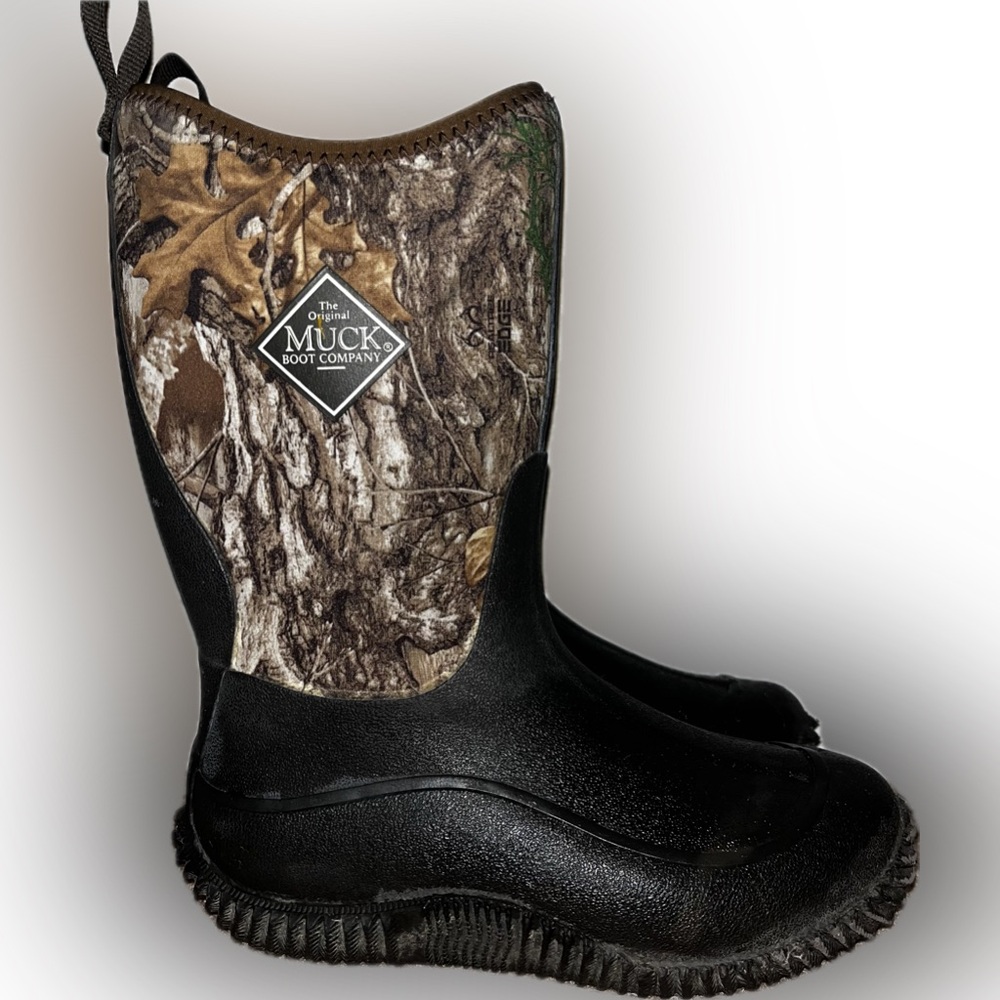 Boys size 2 Camo Original Muck Boots